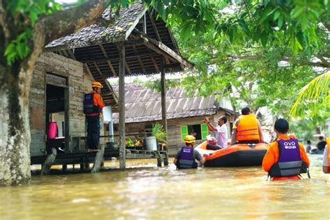 Samarinda Dikepung Banjir Di Malam Lebaran Republika Online