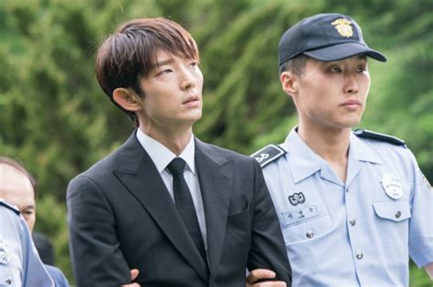 Lee Joon Gi Weeps Sorrowfully At Memorial Service In “lawless Lawyer
