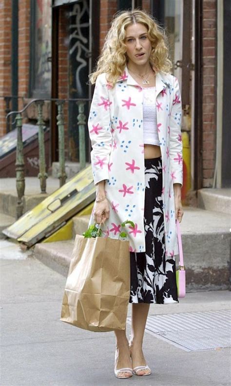 carrie bradshaw s style is so easy to recreate — here s what you ll need
