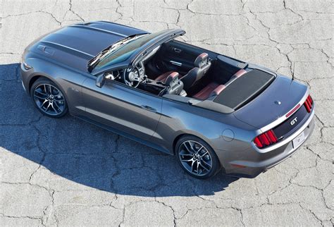 mustang convertible  en route  ford dealers autoevolution