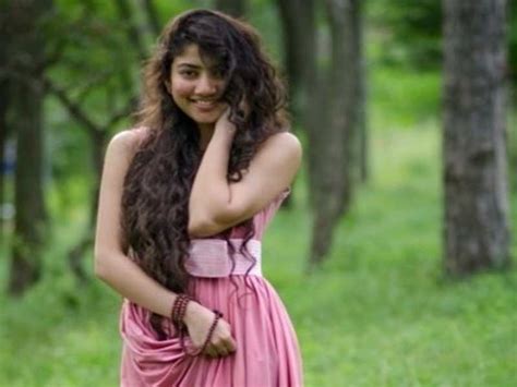 sai pallavi photos the actress weaves magic with her simple persona malayalam movie news