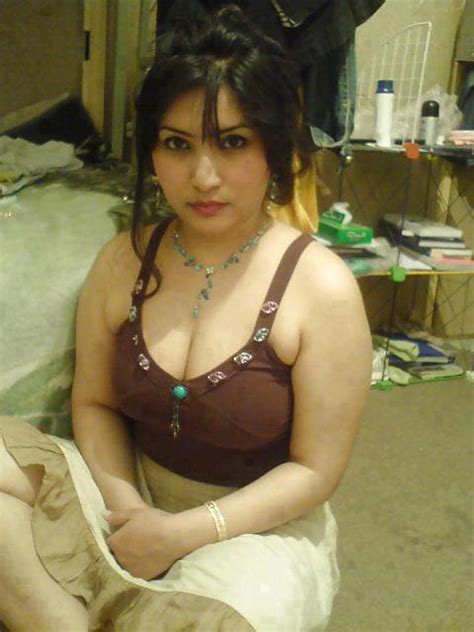 sexy and busty indian girl hot photos ~ indian actress spicy photos