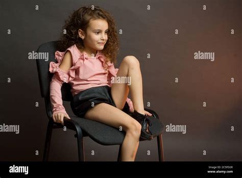 Das Mädchen Mit Locken Fotos Und Bildmaterial In Hoher Auflösung – Alamy