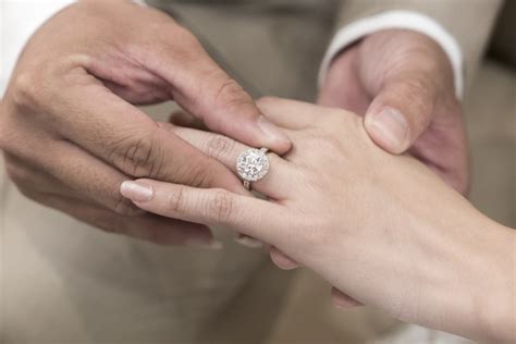 reasons  impress  fiance   custom engagement ring