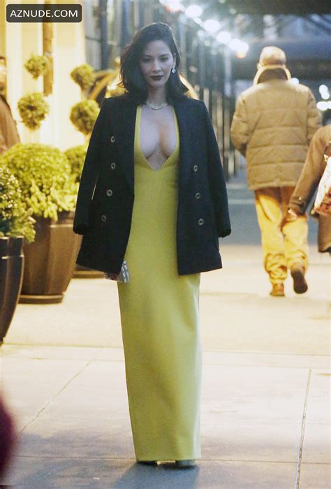 Olivia Munn Cleavage As She Shows Off A Deep Cleavage In
