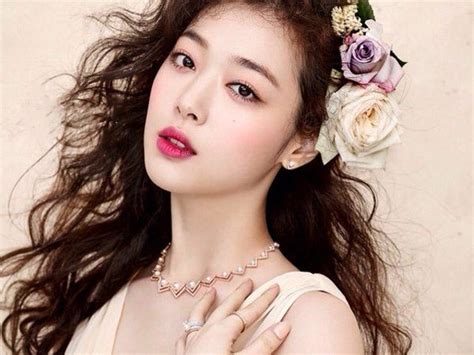 Fans Honor K Pop Star Sulli On First Anniversary Of Her
