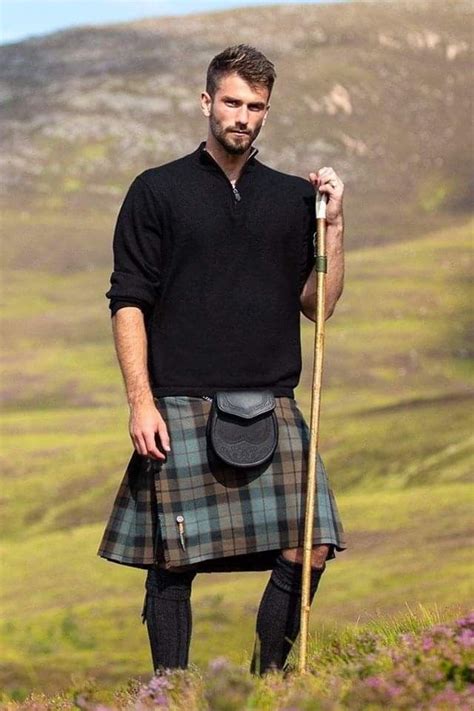 Pin By Gwen Mcgeorge On Écossais Scotland Men Men In Kilts Kilt Outfits