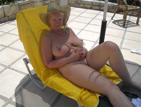 sexy mature ladies in hats are completely naked chubby naturists granny swinger