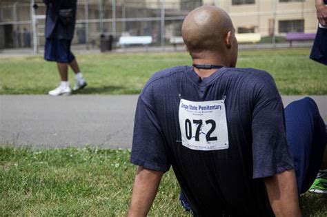 Prison Run Puts Inmates Outsiders On Same Track The Columbian