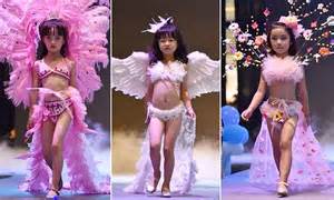 chinese mall holds fake victoria s secret show with girls daily mail online