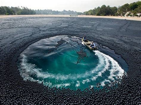 400000 black balls save l a reservoir from carcinogen