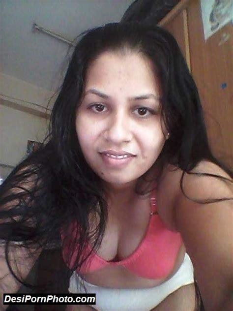 Desi Aunty Ke Sexy Big Boobs Aur Nipple Pics