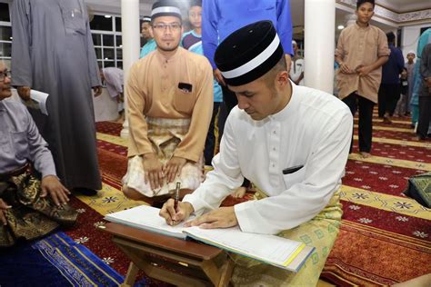 Yang Amat Mulia Mejar Tengku Amir Sampaikan Bantuan Zakat Dan Iftar