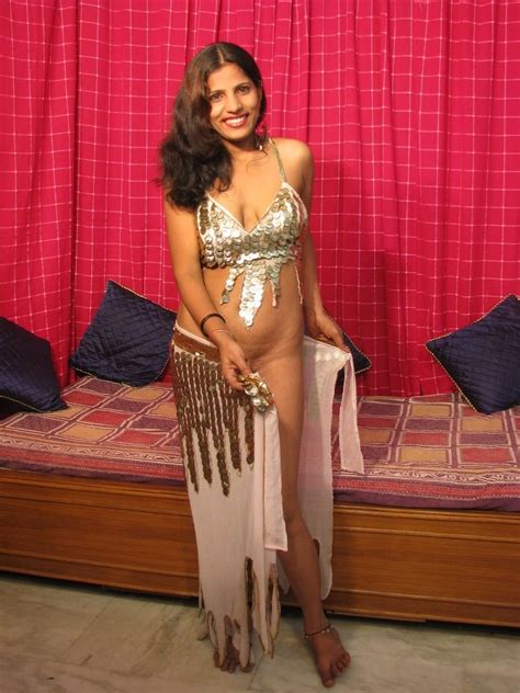 sexy desi girl stripping out of her traditional indian costume pichunter