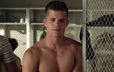 Man Candy Desperate Housewive S Max Carver Bares Bum