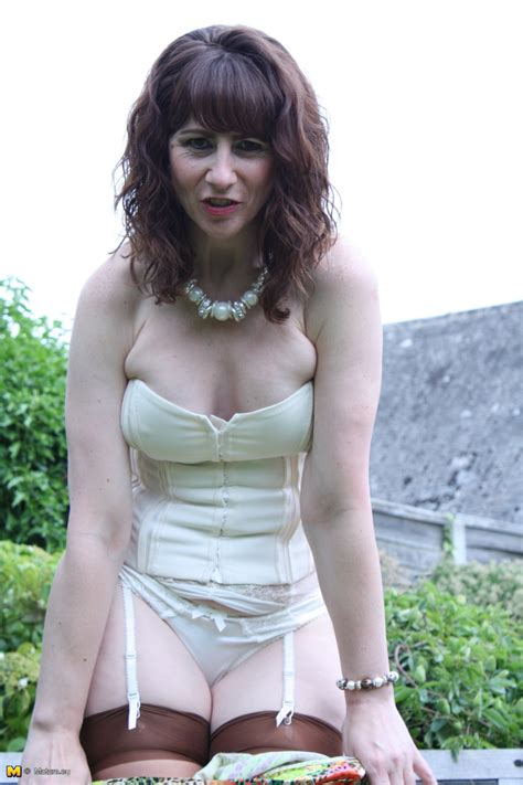 horny british housewife playing in the garden pichunter