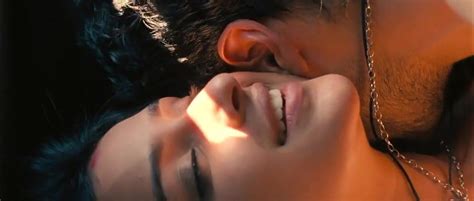 Parineeti Chopra Train Sex Scene Ishaqzaade 2012 Movie
