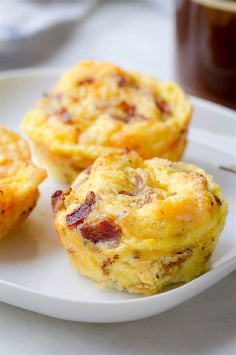 cheesy bacon egg muffins rezept wie man eimuffins macht eatwell
