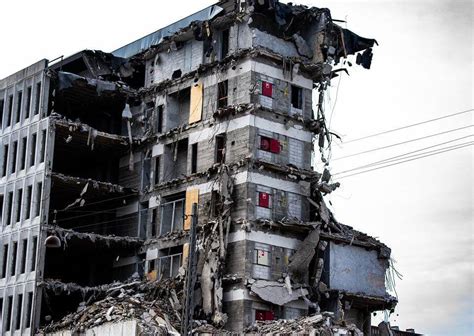 tallest buildings  demolished   world taazakhabar news