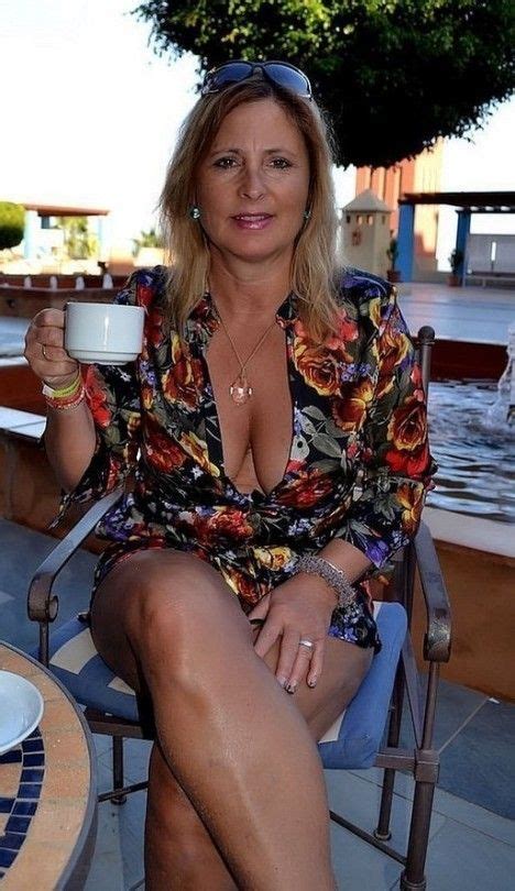 Pin By Piasava On Mature Sexy Older Women Seductive Women Sexy Outfits