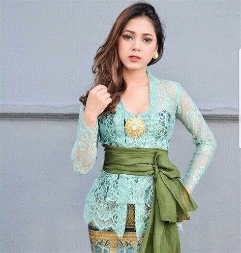 √ 50 Model Kebaya Bali Modern Brokat Modifikasi Terbaru 2020 – Girlisme