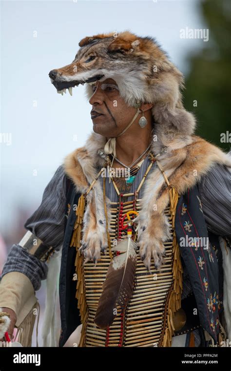 native american clothing  res stock photography  images alamy