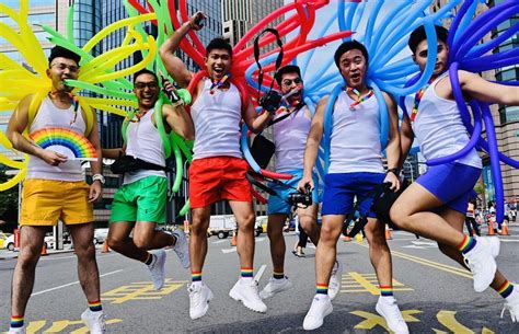 In Pictures Thousands Join Pride Parade In Taiwan Bbc News