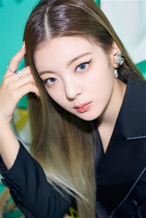 itzy s lia to sing on track for the red sleeve the korea times