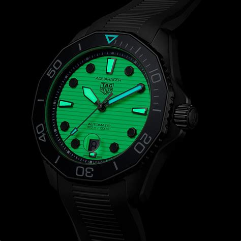 tag heuer aquaracer professional  night diver silver dial wbpdft