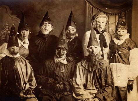 haunting vintage halloween photographs    vintage