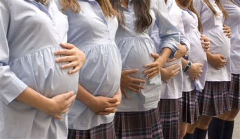 80 De Alumnos Que Asisten A Una Escuela Con 30 Jóvenes Embarazadas