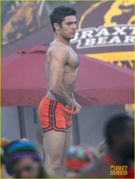Zac Efron Sticks Hand In Shorts Flaunts Eight Pack Abs Photo 3470977