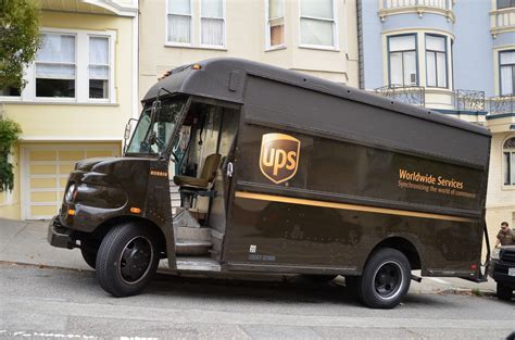 ups delivery guy sees contact    package wall street nation