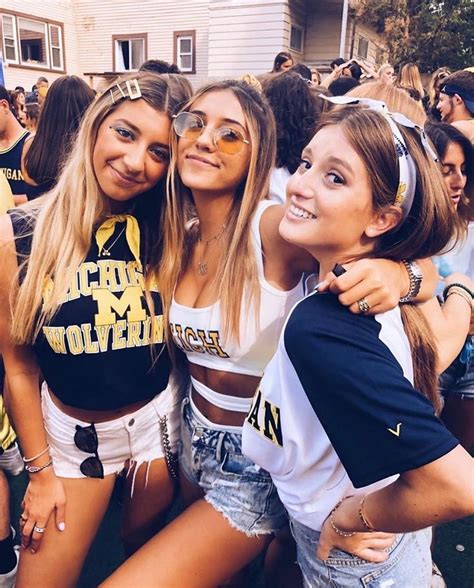 𝐩𝐢𝐧𝐭𝐞𝐫𝐞𝐬𝐭 𝐨𝐫𝐥𝐱𝐧𝐞𝐯𝐥𝐲♡ Tailgate Outfit College Tailgate Outfit