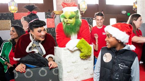steph ayesha curry dress  grinch characters    families