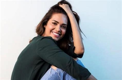 esha gupta hits back to being slut shamed reacts in most epic way