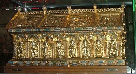 buried  charlemagnes tomb archaeology magazine aachen cathedral charlemagne