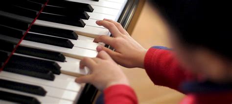 ein sehr beliebtes instrument  lernst du klavier spielen dudanews