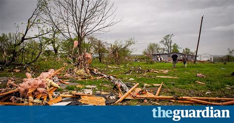 tornadoes and thunderstorms hit midwest in pictures world news