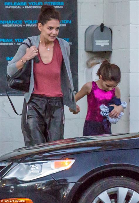 katie holmes shivers as she picks daughter suri up from dance class