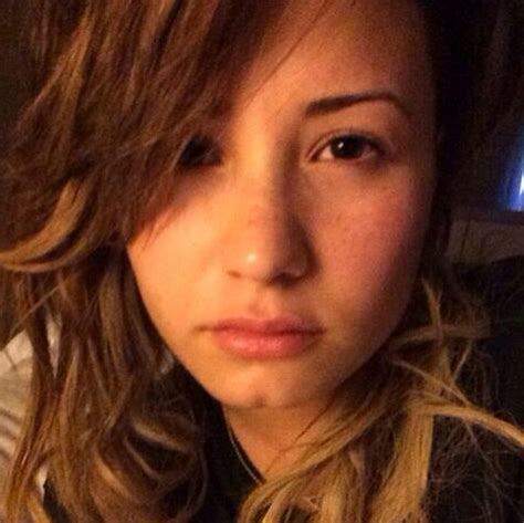 Demi Lovato Is A Master Of The No Makeup Selfie Mtv
