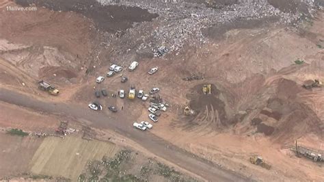 workers discover body in garbage at landfill