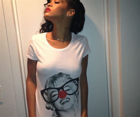 Rihanna Shows Off Her Nipple Piercing In Comic Relief T Shirt Metro News