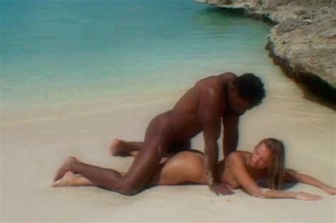 Horny Alissa Having Sex On The Beach With A Guy She First Met Anysex