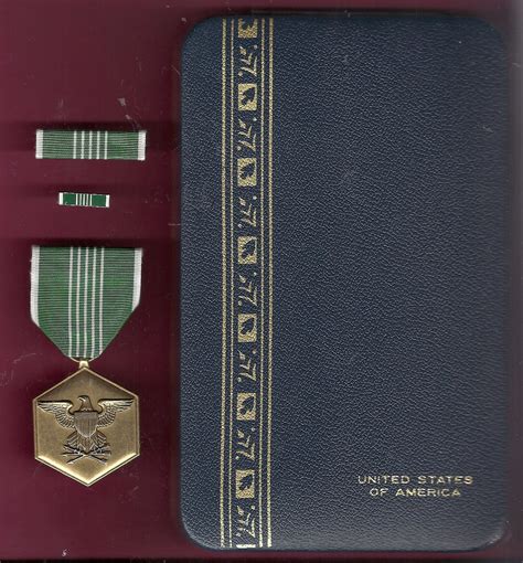 army commendation medal  case  ribbon bar  lapel pin