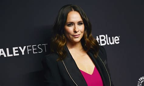 Jennifer Love Hewitt Makes A Body Confession As She Shows Off Pregnancy