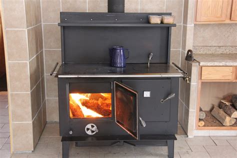 wilderness homesteading living   great north blog   cook onuse  wood cook stove