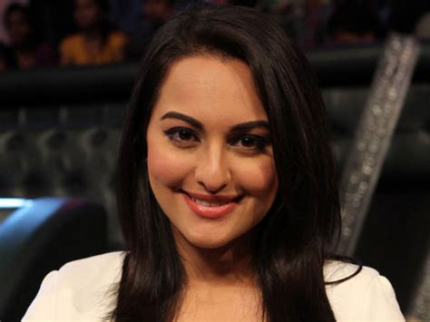 sonakshi sinha walks in too late for her dad shatrughan