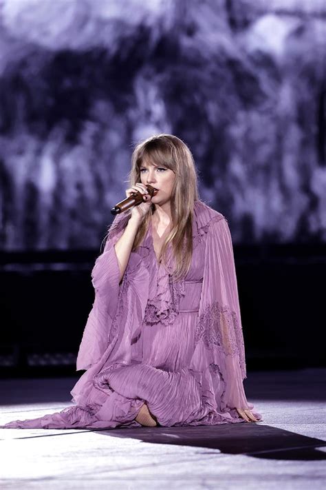 7 fashion trends taylor swift is wearing on her eras tour who what wear