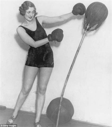 Hilarious Vintage Photos Of The Way Women Used To Work Out